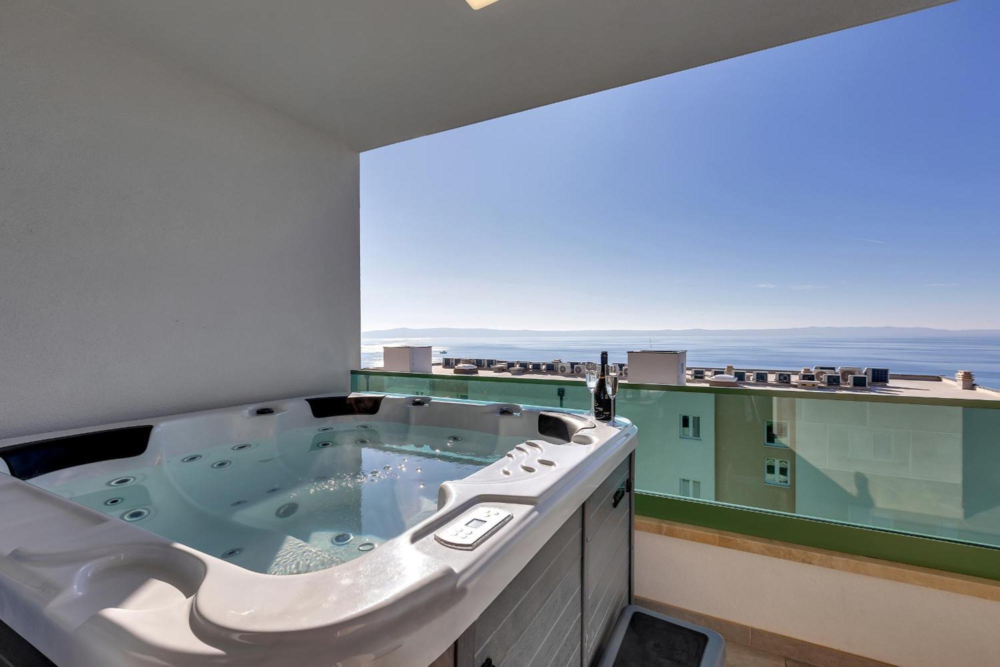 Апартаменты Exclusive Penthouse Big Blue With Private Jacuzzi Макарска Экстерьер фото