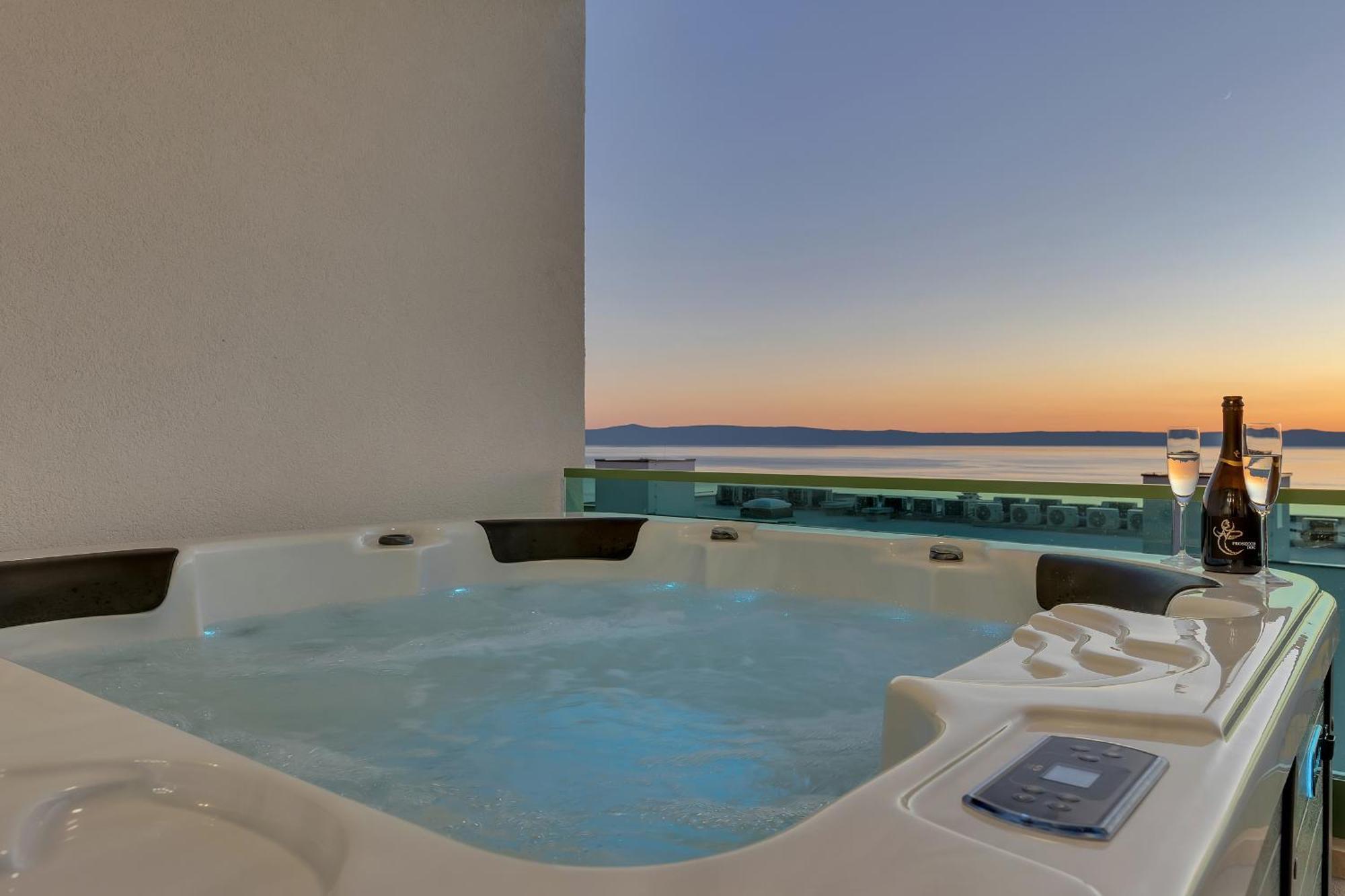 Апартаменты Exclusive Penthouse Big Blue With Private Jacuzzi Макарска Экстерьер фото