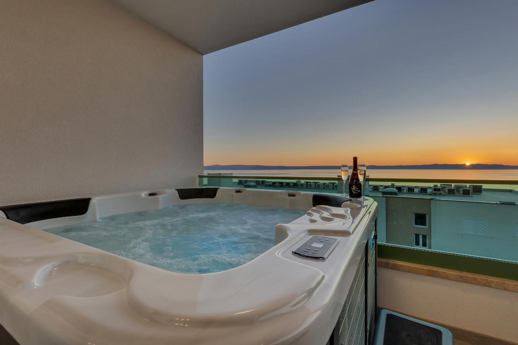 Апартаменты Exclusive Penthouse Big Blue With Private Jacuzzi Макарска Экстерьер фото