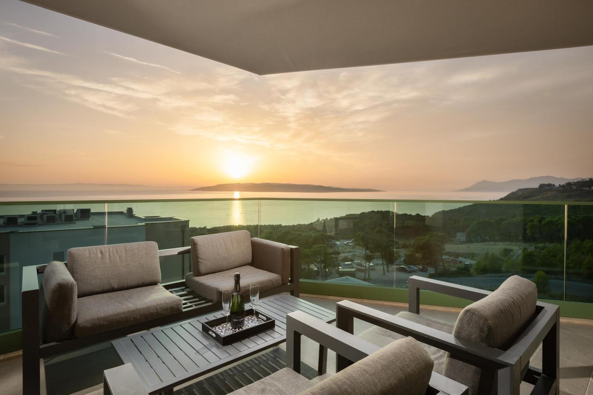 Апартаменты Exclusive Penthouse Big Blue With Private Jacuzzi Макарска Экстерьер фото