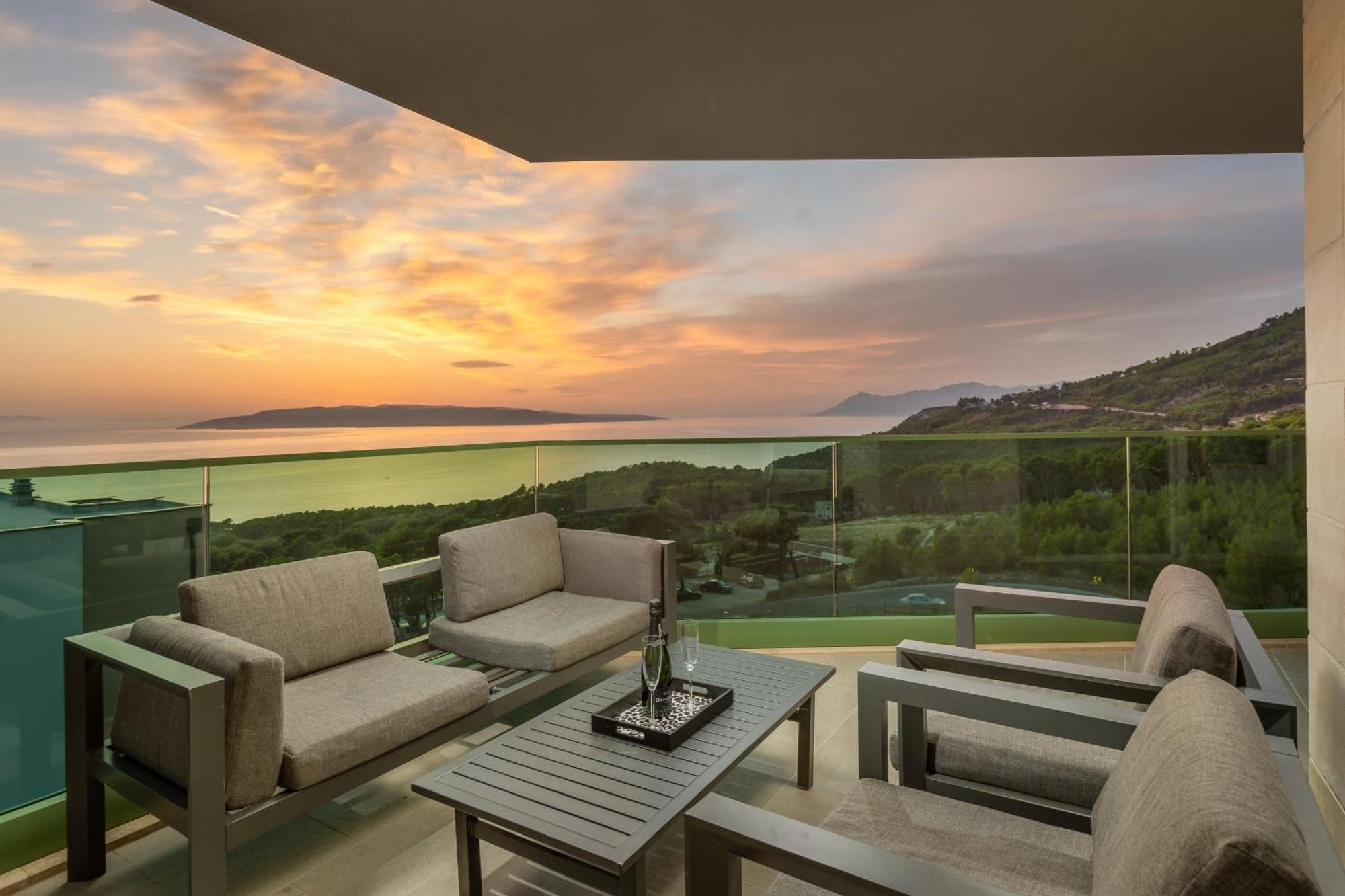 Апартаменты Exclusive Penthouse Big Blue With Private Jacuzzi Макарска Экстерьер фото